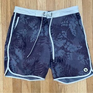 Vuori ‘Cruise’ Boardshort size 30 - Charcoal Vintage leaf